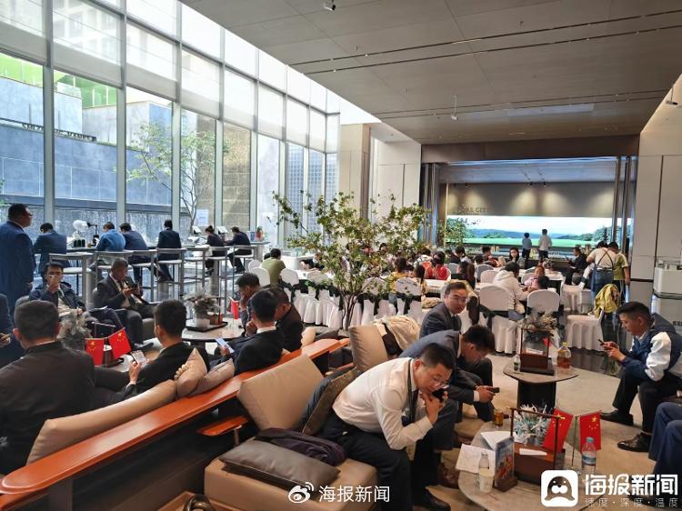 国庆假期期间，济南多个楼盘售楼处迎来客流高峰。